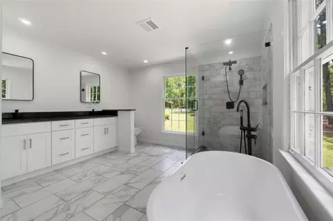 Bath - 854 Hickory Ridge Dr, Jackson, GA 30233 photo 1 of 5