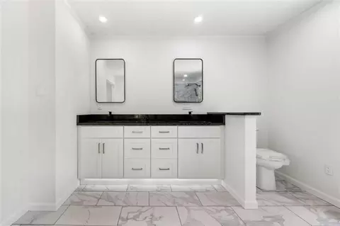 Bath - 854 Hickory Ridge Dr, Jackson, GA 30233 photo 2 of 5