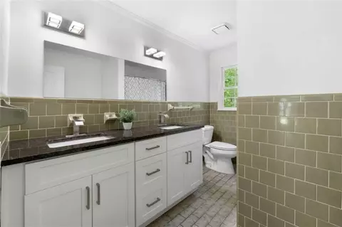 Bath - 854 Hickory Ridge Dr, Jackson, GA 30233 photo 5 of 5