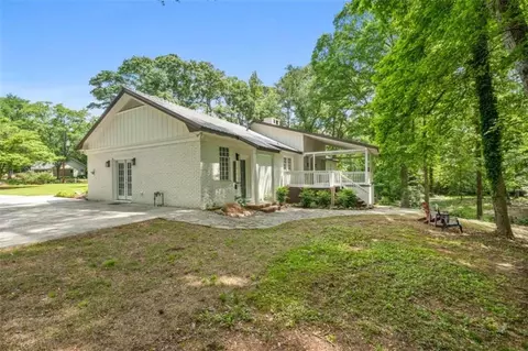 Exterior - 854 Hickory Ridge Dr, Jackson, GA 30233 photo 10 of 11
