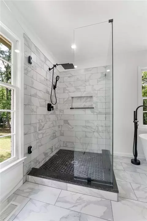 Bath - 854 Hickory Ridge Dr, Jackson, GA 30233 photo 3 of 5
