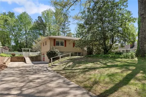 2062 Cezar Dr NW, Kennesaw, GA 30152