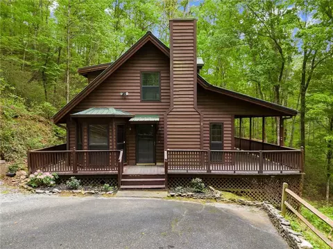 387 River View Trl, Dahlonega, GA 30533