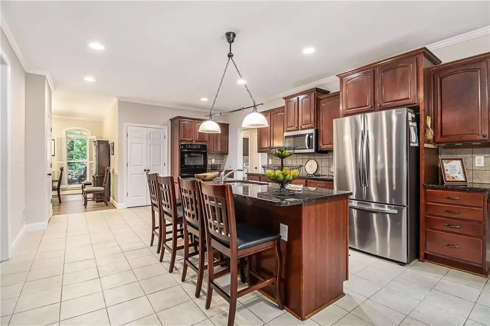 Kitchen - 1495 Old Hunters Lake Dr, Marietta, GA 30062 photo 2 of 3