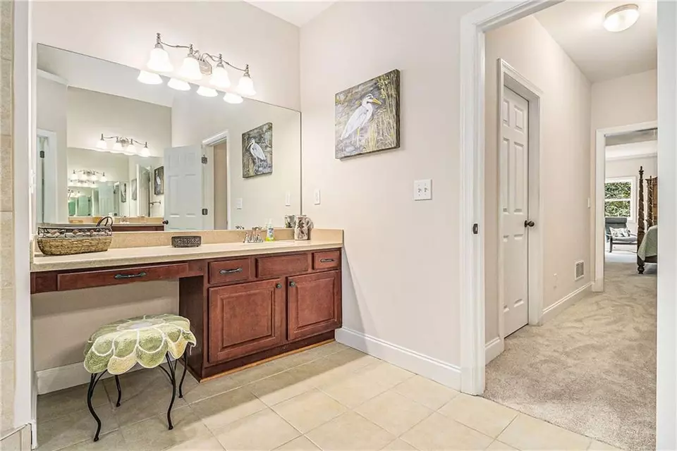 Bath - 1495 Old Hunters Lake Dr, Marietta, GA 30062 photo 3 of 8