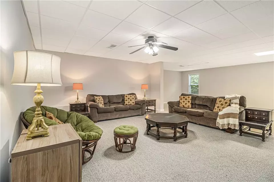 Living - 1495 Old Hunters Lake Dr, Marietta, GA 30062 photo 3 of 5
