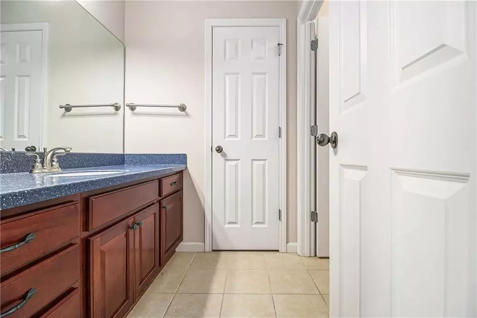 Entry Way - 1495 Old Hunters Lake Dr, Marietta, GA 30062 photo 3 of 4