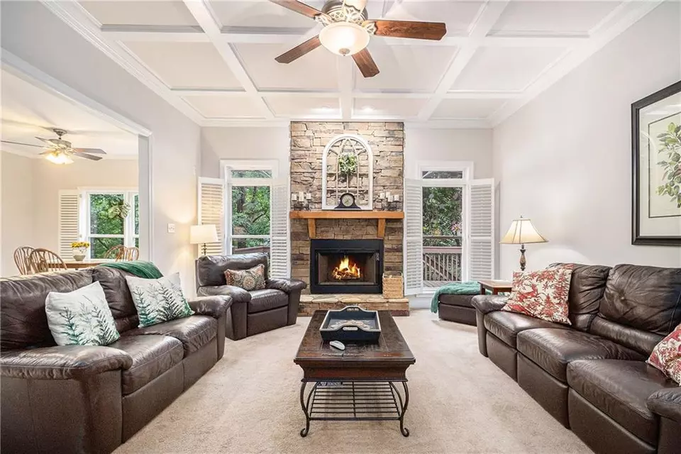 Living - 1495 Old Hunters Lake Dr, Marietta, GA 30062 photo 2 of 5