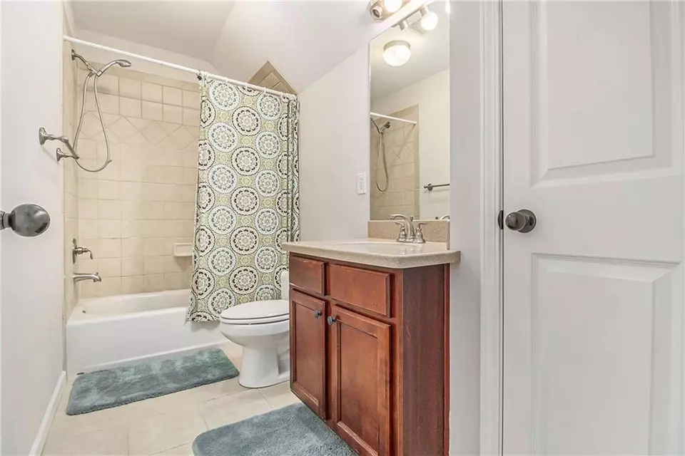 Bath - 1495 Old Hunters Lake Dr, Marietta, GA 30062 photo 7 of 8
