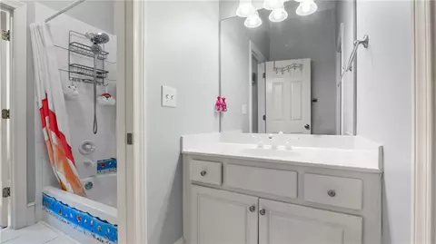 Bath - 5560 Stoneleigh Dr, Suwanee, GA 30024 photo 2 of 8