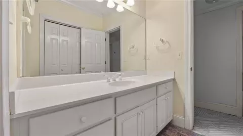 Bath - 5560 Stoneleigh Dr, Suwanee, GA 30024 photo 8 of 8