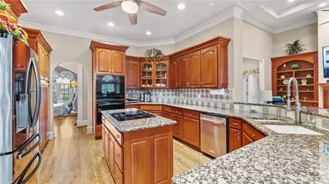 Kitchen - 5560 Stoneleigh Dr, Suwanee, GA 30024 photo 2 of 4