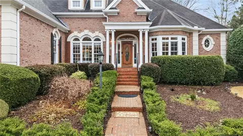 Exterior - 5560 Stoneleigh Dr, Suwanee, GA 30024 photo 2 of 7
