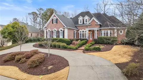 Exterior - 5560 Stoneleigh Dr, Suwanee, GA 30024 photo 3 of 7