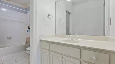Bath - 5560 Stoneleigh Dr, Suwanee, GA 30024 photo 6 of 8