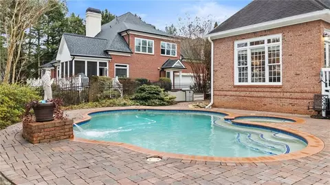 Exterior - 5560 Stoneleigh Dr, Suwanee, GA 30024 photo 6 of 7