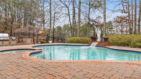 Exterior - 5560 Stoneleigh Dr, Suwanee, GA 30024 photo 5 of 7