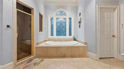 Bath - 5560 Stoneleigh Dr, Suwanee, GA 30024 photo 4 of 8