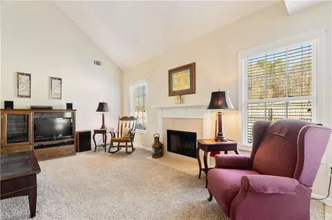 Living - 17 Castleview Ct, Jefferson, GA 30549 photo 2 of 5