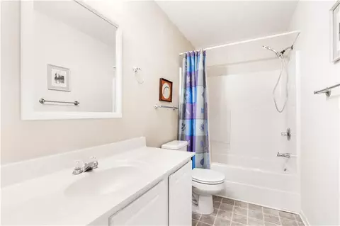 Bath - 17 Castleview Ct, Jefferson, GA 30549 photo 4 of 4