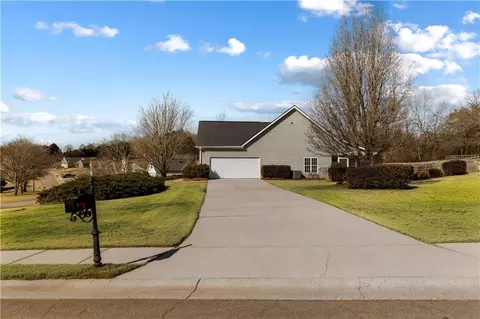 Exterior - 17 Castleview Ct, Jefferson, GA 30549 photo 11 of 12