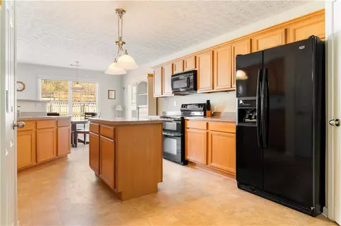 Kitchen - 17 Castleview Ct, Jefferson, GA 30549 photo 5 of 5