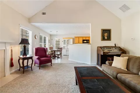 Living - 17 Castleview Ct, Jefferson, GA 30549 photo 3 of 5
