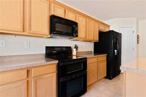 Kitchen - 17 Castleview Ct, Jefferson, GA 30549 photo 2 of 5