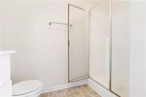 Bath - 17 Castleview Ct, Jefferson, GA 30549 photo 3 of 4
