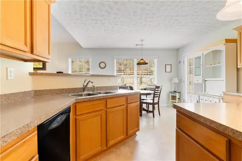 Kitchen - 17 Castleview Ct, Jefferson, GA 30549 photo 4 of 5