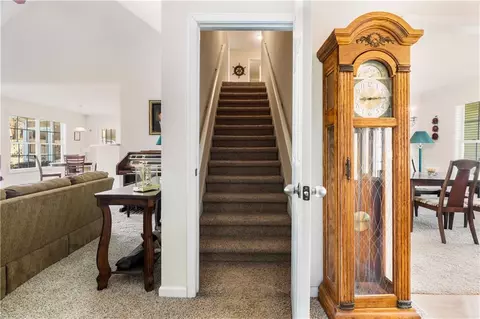 Entry Way - 17 Castleview Ct, Jefferson, GA 30549 photo 6 of 7