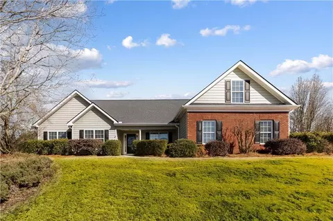 Exterior - 17 Castleview Ct, Jefferson, GA 30549 photo 3 of 12