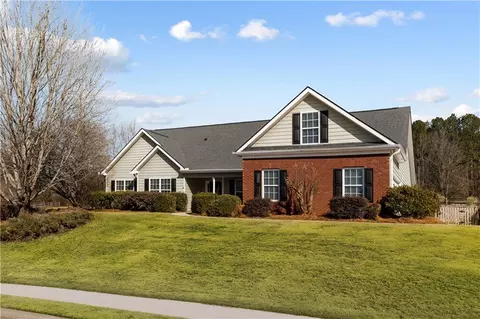 Exterior - 17 Castleview Ct, Jefferson, GA 30549 photo 2 of 12