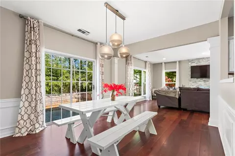 5010 Foxberry Ln, Roswell, GA 30075