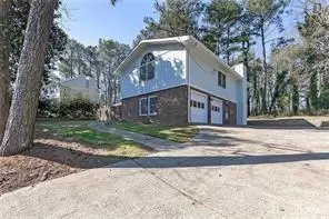 1038 Seven Springs Cir, Marietta, GA 30068