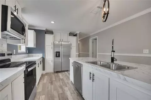 Kitchen - 359 Hembree Rd, Commerce, GA 30529 photo 2 of 5