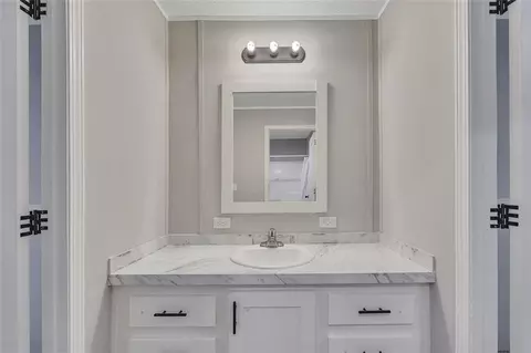 Bath - 359 Hembree Rd, Commerce, GA 30529 photo 6 of 7
