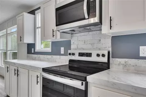 Kitchen - 359 Hembree Rd, Commerce, GA 30529 photo 5 of 5