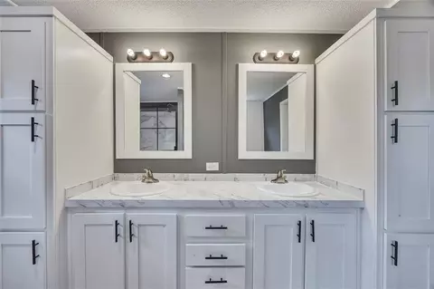 Bath - 359 Hembree Rd, Commerce, GA 30529 photo 4 of 7