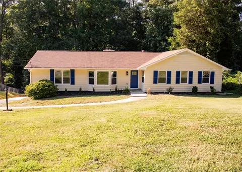 2751 Colonial Dr, College Park, GA 30337