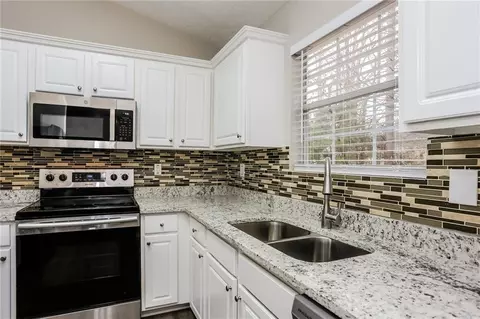 820 Tradd Ct, Stone Mountain, GA 30087 photo 8