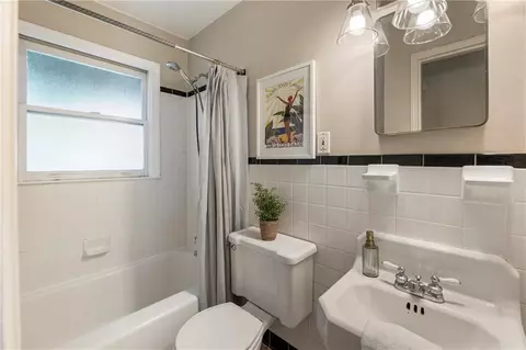 Bath - 1972 Wingate Rd, Chamblee, GA 30341 photo 1 of 2