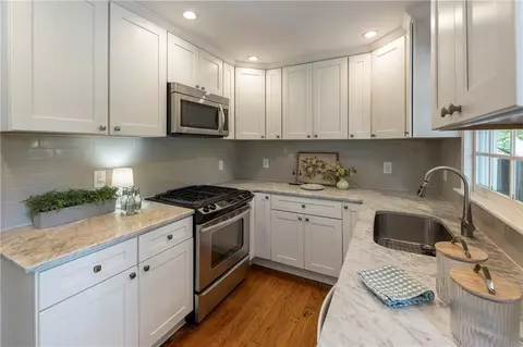 Kitchen - 1972 Wingate Rd, Chamblee, GA 30341 photo 4 of 5