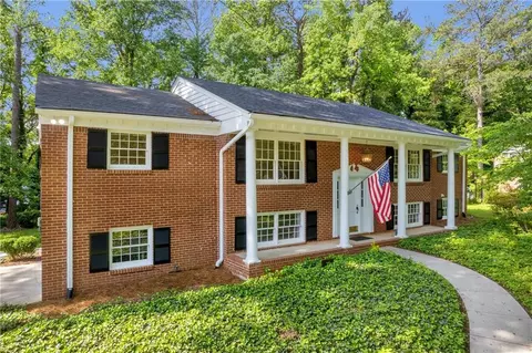 4331 E Kings Point Cir, Dunwoody, GA 30338