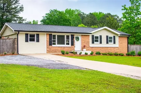 4529 Lakeview Dr, Powder Springs, GA 30127