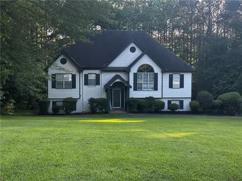 5022 Cliff Top Dr, Loganville, GA 30052