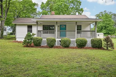 6648 Florence Dr, Lithia Springs, GA 30122