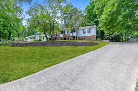 3116 Lakepoint Cir, Acworth, GA 30102