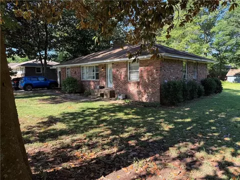 1215 Sheppard Pl, Stone Mountain, GA 30083