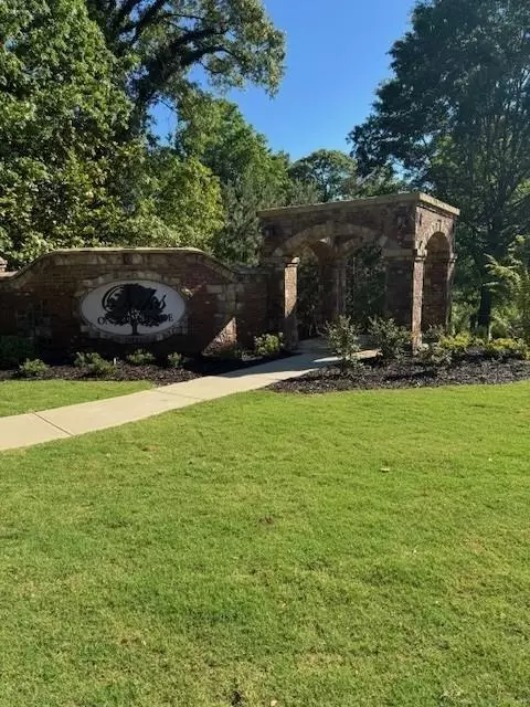 1747 Oak Tree Holw, Gainesville, GA 30501